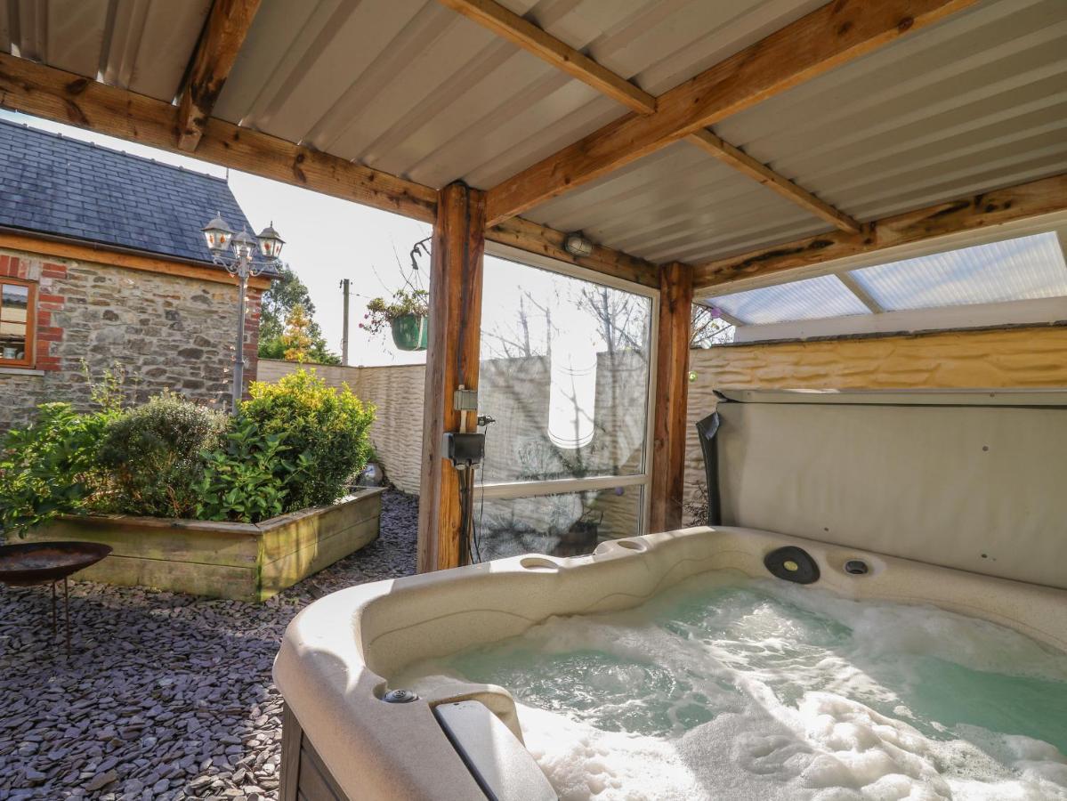 Villa Yr Hen Llaethdy Troedyraur Exterior foto